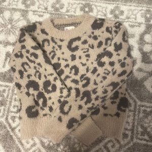 The brand is SO and is a size small in Girls. Its light brown/tan wth dark spots